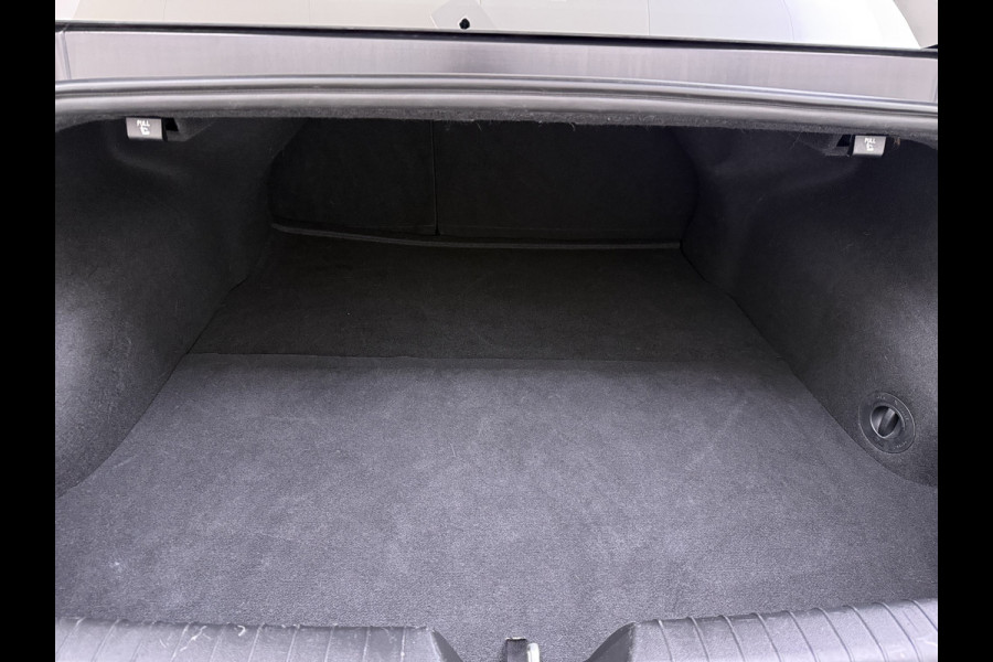 Hyundai IONIQ 6 77.4kWh 229PK Trekhaak SOH 100% Warmtepomp Adap.Cruise Head-Up Stoel+Achterbank+Stuur Verwarming Camera Navi Pdc Apple Carplay A Elek. Achterklep Privacy Glas Lmv Led Lane Assist 1.500KG Trekgewicht 1e Eigenaar Origineel Nederlandse Auto
