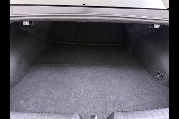 Hyundai IONIQ 6 77.4kWh 229PK Trekhaak SOH 100% Warmtepomp Adap.Cruise Head-Up Stoel+Achterbank+Stuur Verwarming Camera Navi Pdc Apple Carplay A Elek. Achterklep Privacy Glas Lmv Led Lane Assist 1.500KG Trekgewicht 1e Eigenaar Origineel Nederlandse Auto