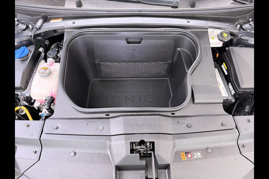 Hyundai IONIQ 6 77.4kWh 229PK Trekhaak SOH 100% Warmtepomp Adap.Cruise Head-Up Stoel+Achterbank+Stuur Verwarming Camera Navi Pdc Apple Carplay A Elek. Achterklep Privacy Glas Lmv Led Lane Assist 1.500KG Trekgewicht 1e Eigenaar Origineel Nederlandse Auto