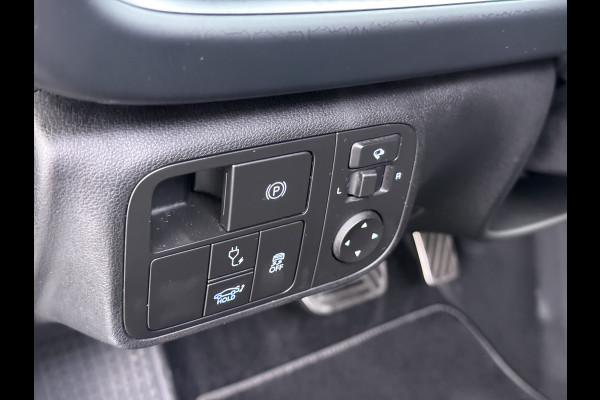 Hyundai IONIQ 6 77.4kWh 229PK Trekhaak SOH 100% Warmtepomp Adap.Cruise Head-Up Stoel+Achterbank+Stuur Verwarming Camera Navi Pdc Apple Carplay A Elek. Achterklep Privacy Glas Lmv Led Lane Assist 1.500KG Trekgewicht 1e Eigenaar Origineel Nederlandse Auto