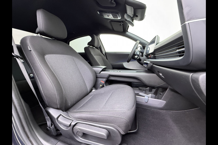 Hyundai IONIQ 6 77.4kWh 229PK Trekhaak SOH 100% Warmtepomp Adap.Cruise Head-Up Stoel+Achterbank+Stuur Verwarming Camera Navi Pdc Apple Carplay A Elek. Achterklep Privacy Glas Lmv Led Lane Assist 1.500KG Trekgewicht 1e Eigenaar Origineel Nederlandse Auto