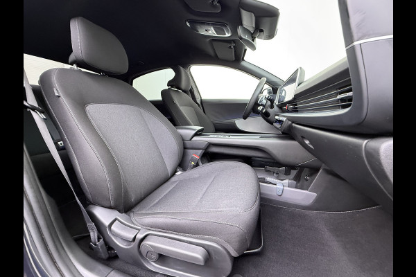 Hyundai IONIQ 6 77.4kWh 229PK Trekhaak SOH 100% Warmtepomp Adap.Cruise Head-Up Stoel+Achterbank+Stuur Verwarming Camera Navi Pdc Apple Carplay A Elek. Achterklep Privacy Glas Lmv Led Lane Assist 1.500KG Trekgewicht 1e Eigenaar Origineel Nederlandse Auto