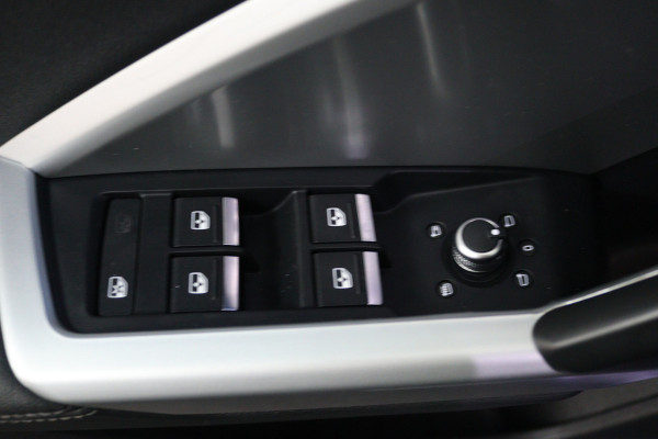 Audi Q3 35 TFSI S Line Pro Line S (PANORAMADAK, SFEERVERLICHTING, CAMERA, STOELVERWARMING, CRUISE CONTROL ADAPTIEF)