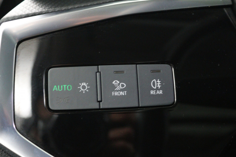 Audi Q3 35 TFSI S Line Pro Line S (PANORAMADAK, SFEERVERLICHTING, CAMERA, STOELVERWARMING, CRUISE CONTROL ADAPTIEF)