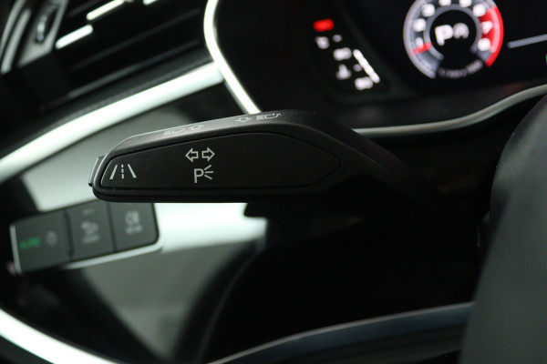 Audi Q3 35 TFSI S Line Pro Line S (PANORAMADAK, SFEERVERLICHTING, CAMERA, STOELVERWARMING, CRUISE CONTROL ADAPTIEF)