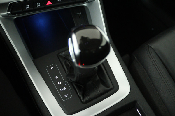 Audi Q3 35 TFSI S Line Pro Line S (PANORAMADAK, SFEERVERLICHTING, CAMERA, STOELVERWARMING, CRUISE CONTROL ADAPTIEF)
