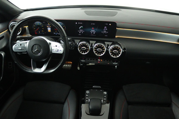 Mercedes-Benz CLA-Klasse 180 Business Solution AMG (PANORAMADAK, STOELVERWARMING, SFEERVERLICHTING)