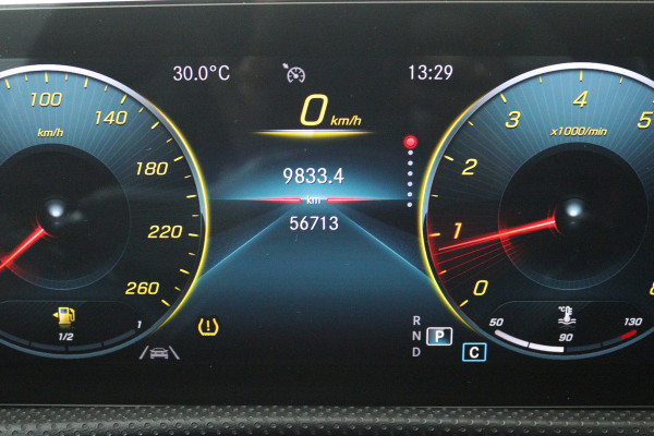 Mercedes-Benz CLA-Klasse 180 Business Solution AMG (PANORAMADAK, STOELVERWARMING, SFEERVERLICHTING)