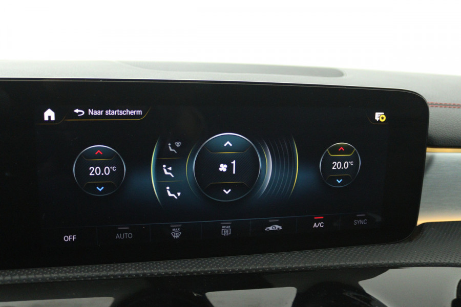 Mercedes-Benz CLA-Klasse 180 Business Solution AMG (PANORAMADAK, STOELVERWARMING, SFEERVERLICHTING)