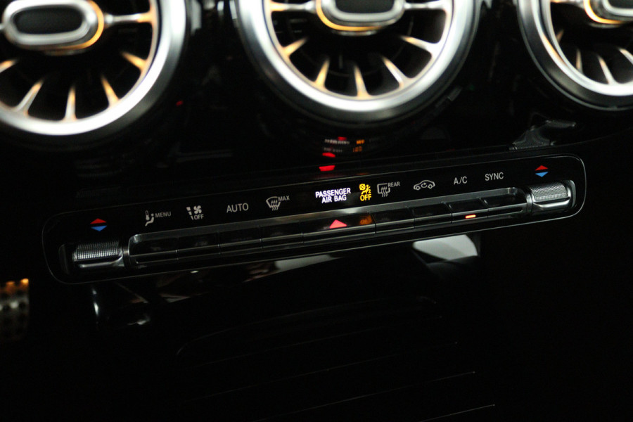 Mercedes-Benz CLA-Klasse 180 Business Solution AMG (PANORAMADAK, STOELVERWARMING, SFEERVERLICHTING)