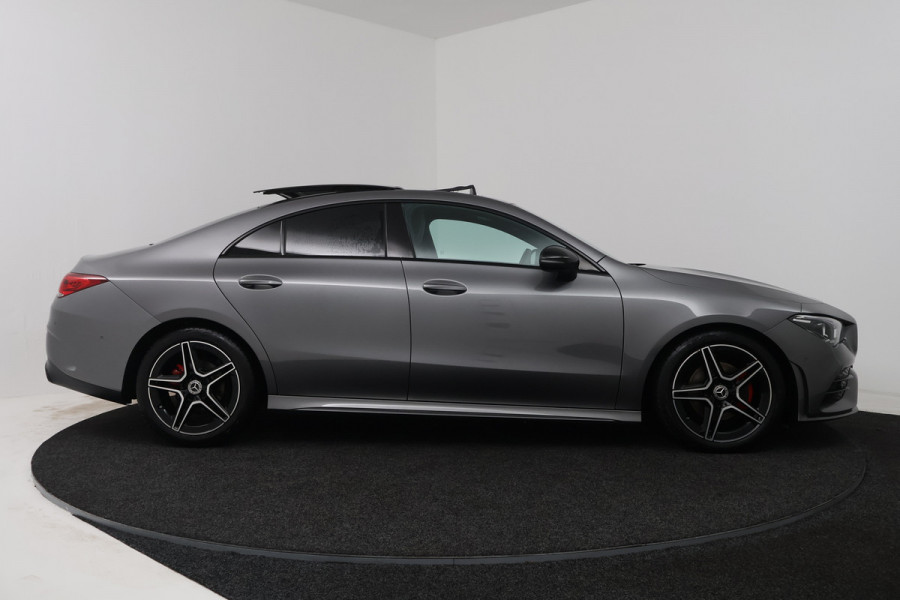 Mercedes-Benz CLA-Klasse 180 Business Solution AMG (PANORAMADAK, STOELVERWARMING, SFEERVERLICHTING)