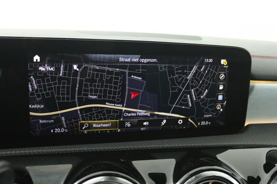Mercedes-Benz CLA-Klasse 180 Business Solution AMG (PANORAMADAK, STOELVERWARMING, SFEERVERLICHTING)