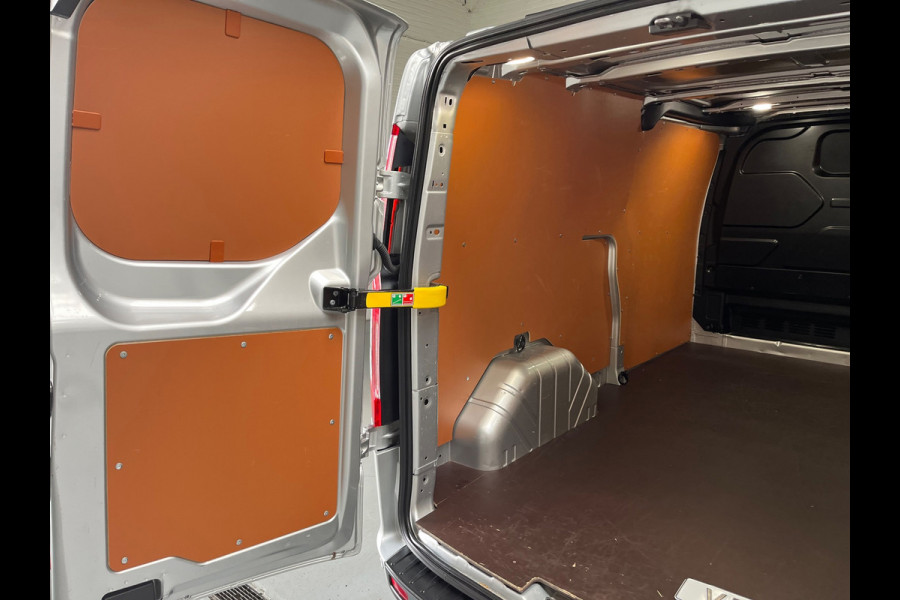 Ford Transit Custom L2H1 Automaat 300 2.0 TDCI 130pk Limited 3persoons, Airco, Navigatie, Trekhaak, Metallic lak, RIJKLAARPRIJS