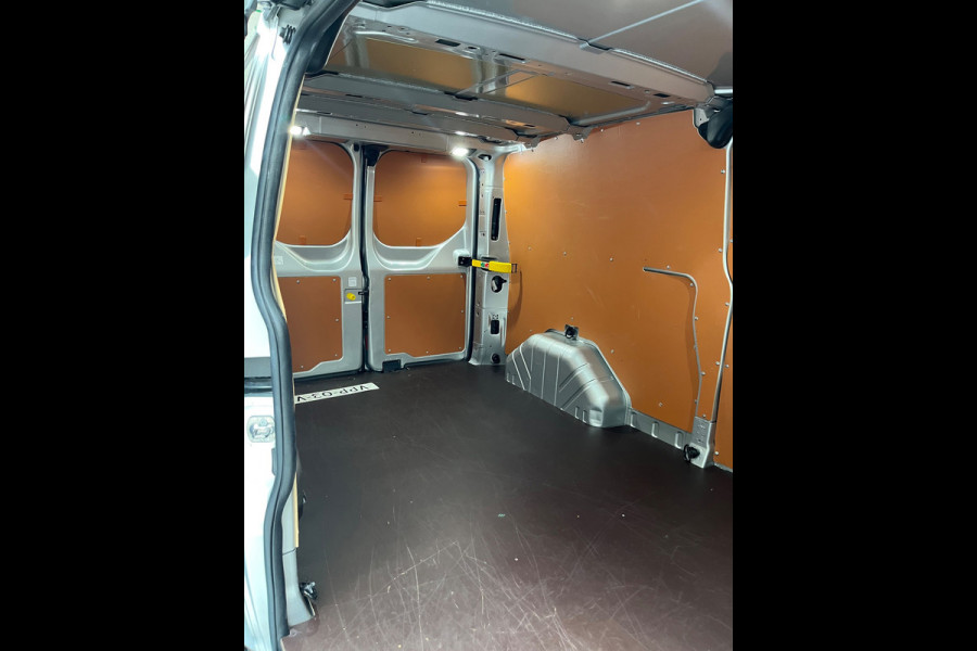 Ford Transit Custom L2H1 Automaat 300 2.0 TDCI 130pk Limited 3persoons, Airco, Navigatie, Trekhaak, Metallic lak, RIJKLAARPRIJS
