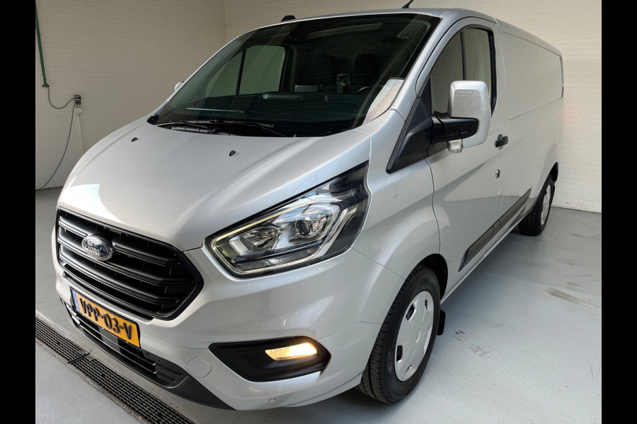 Ford Transit Custom L2H1 Automaat 300 2.0 TDCI 130pk Limited 3persoons, Airco, Navigatie, Trekhaak, Metallic lak, RIJKLAARPRIJS