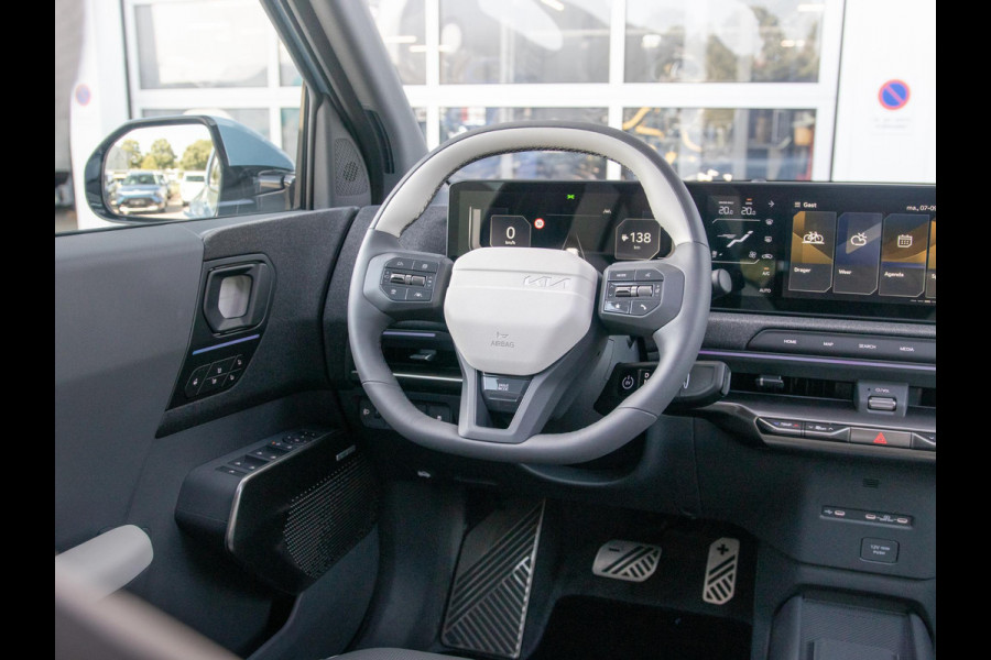 Kia EV2 GT-Line 61 kWh | 5p. | Actieprijs* | Navi. | Clima. | Adapt. Cruise. | Stoel&Stuur Verwarming | Dakrails | 15L Frunk | Harman Kardon | Glazen Kanteldak | Vegan Lederen Stoelbekleding 'GT-Line' | Slimme Parkeerassistentie | Dodehoekcamera