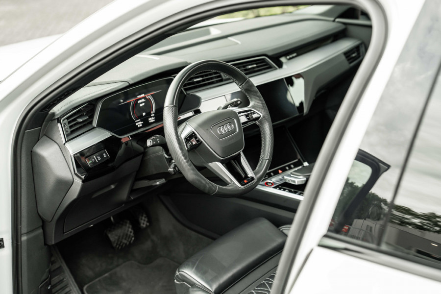 Audi e-tron S Quattro 95 kWh 503PK | ACC | TREKHAAK | HUD | 114.000.- NW PRIJS | B&O | RS Stoelen