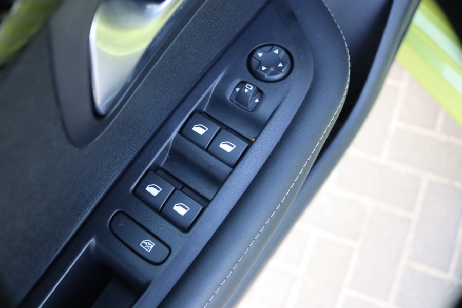 Peugeot 208 1.2 PureT. 100PK Allure Carplay-android/Parkeerhulp/Cruise-control