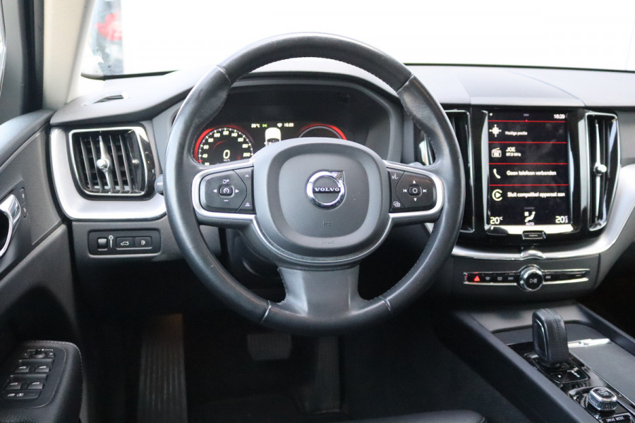 Volvo XC60 2.0 T8 Twin Engine AWD Momentum Pro Open-dak/Trekhaak/Camera/Leder/Carplay-android