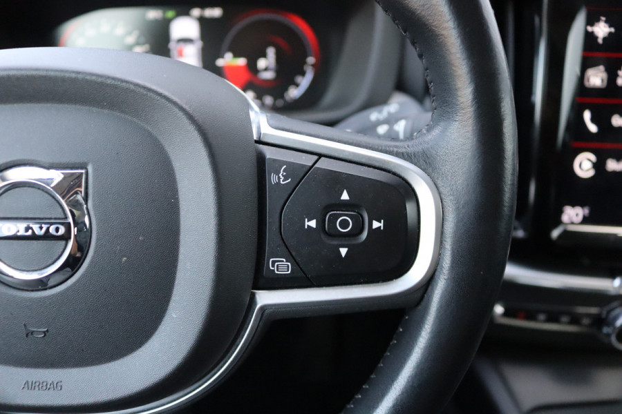 Volvo XC60 2.0 T8 Twin Engine AWD Momentum Pro Open-dak/Trekhaak/Camera/Leder/Carplay-android