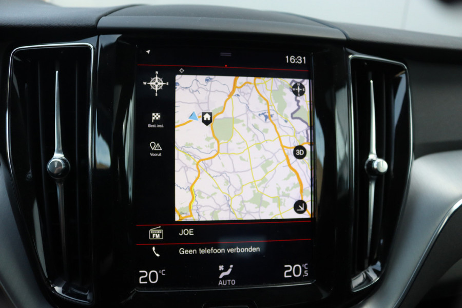 Volvo XC60 2.0 T8 Twin Engine AWD Momentum Pro Open-dak/Trekhaak/Camera/Leder/Carplay-android
