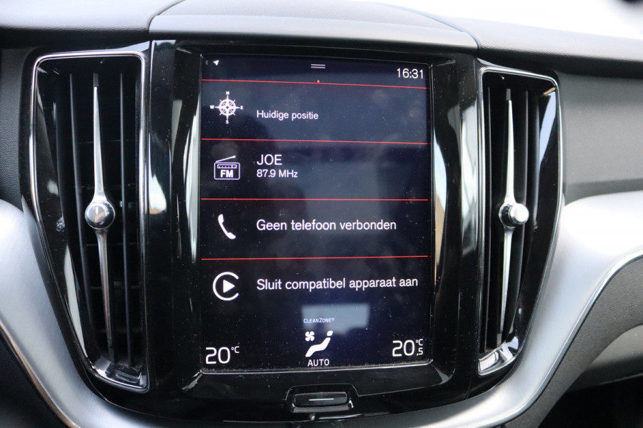 Volvo XC60 2.0 T8 Twin Engine AWD Momentum Pro Open-dak/Trekhaak/Camera/Leder/Carplay-android