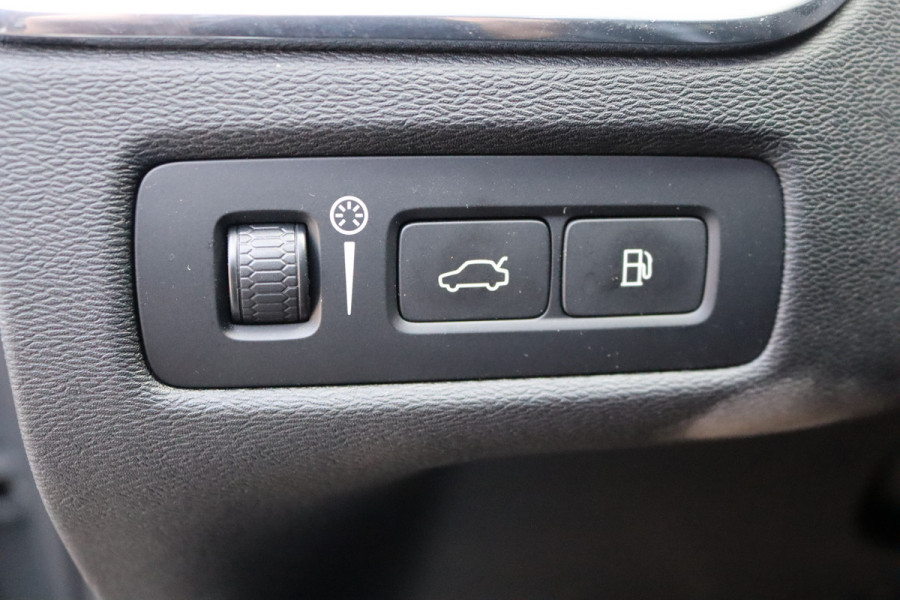 Volvo XC60 2.0 T8 Twin Engine AWD Momentum Pro Open-dak/Trekhaak/Camera/Leder/Carplay-android