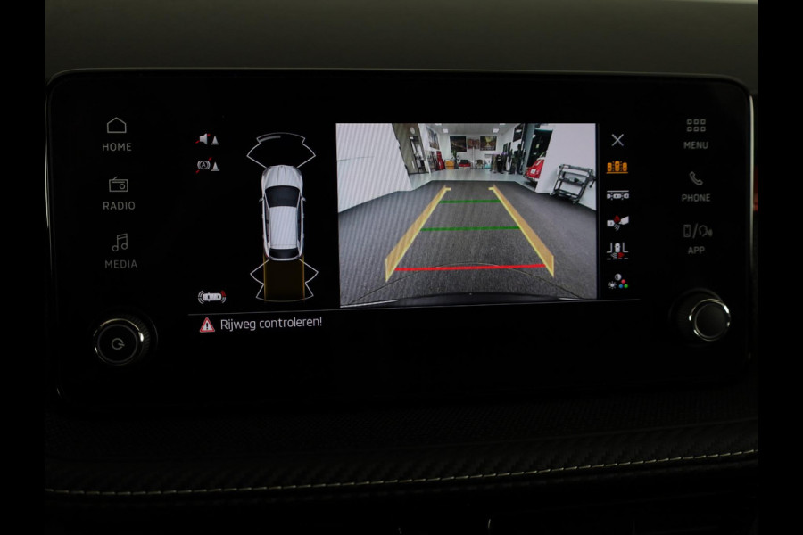 Škoda Fabia 1.0 TSI Monte Carlo 95pk 95 pk | Verlengde garantie | Stoelverwarming | Navigatie via App | Parkeersensoren | Achteruitrijcamera | LED koplampen |