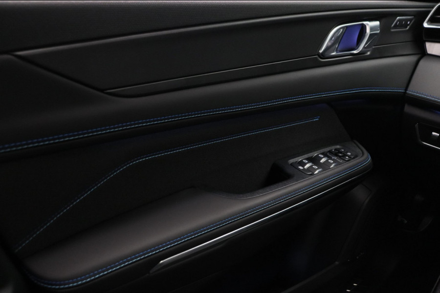 Lynk & Co 01 1.5 261PK Plug-in Hybrid *Zwarte Hemel* 360° Camera Pano/dak Apple/Carplay Adaptive/Cruise