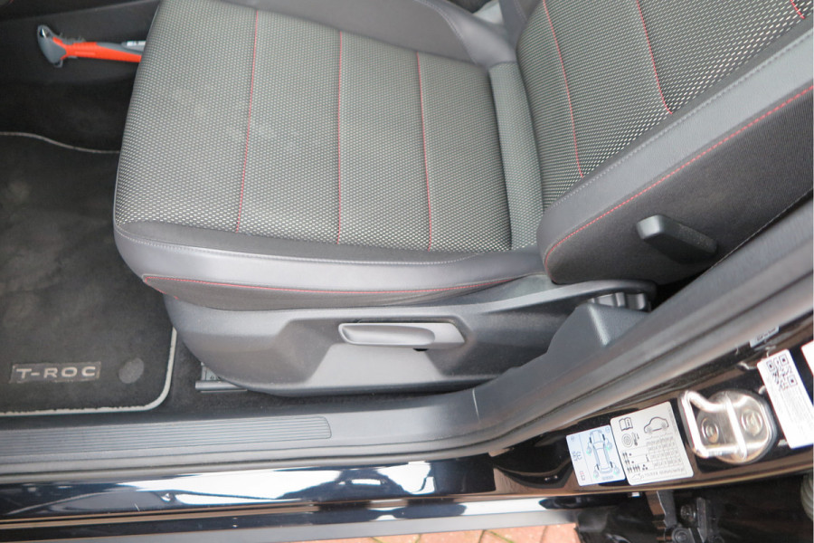 Volkswagen T-Roc 1.5 TSI 150pk DSG Sport Business R-Line ,Led,Trekhaak ,Navi, Achteruitrijcamera, Virtual cockpit, DAB+ , PDC, LMV19" ,Electr. achterklep, Carplay etc.