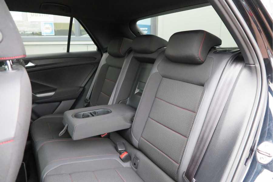 Volkswagen T-Roc 1.5 TSI 150pk DSG Sport Business R-Line ,Led,Trekhaak ,Navi, Achteruitrijcamera, Virtual cockpit, DAB+ , PDC, LMV19" ,Electr. achterklep, Carplay etc.