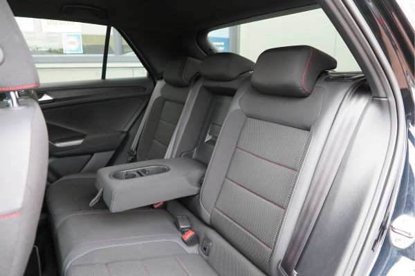 Volkswagen T-Roc 1.5 TSI 150pk DSG Sport Business R-Line ,Led,Trekhaak ,Navi, Achteruitrijcamera, Virtual cockpit, DAB+ , PDC, LMV19" ,Electr. achterklep, Carplay etc.