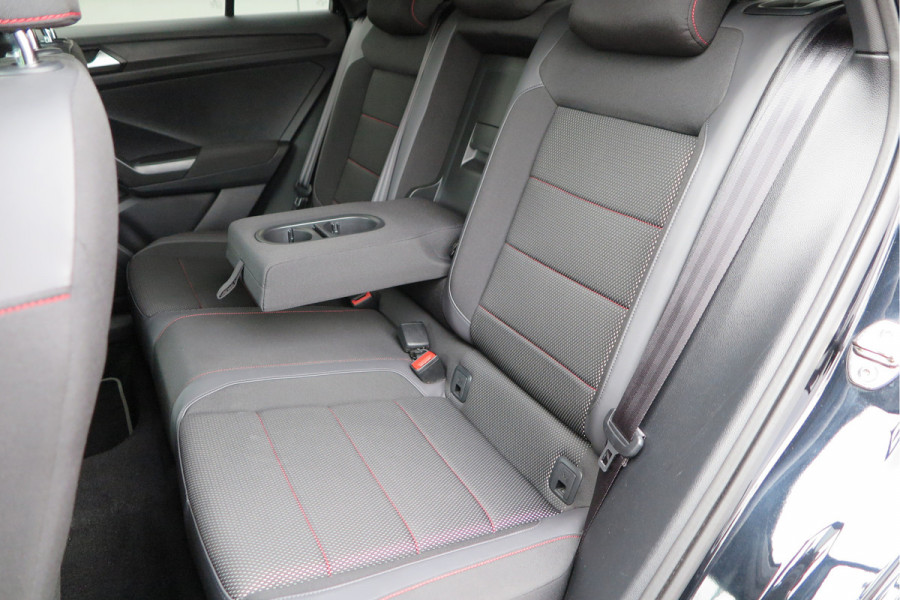 Volkswagen T-Roc 1.5 TSI 150pk DSG Sport Business R-Line ,Led,Trekhaak ,Navi, Achteruitrijcamera, Virtual cockpit, DAB+ , PDC, LMV19" ,Electr. achterklep, Carplay etc.