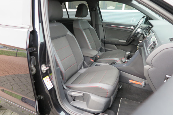 Volkswagen T-Roc 1.5 TSI 150pk DSG Sport Business R-Line ,Led,Trekhaak ,Navi, Achteruitrijcamera, Virtual cockpit, DAB+ , PDC, LMV19" ,Electr. achterklep, Carplay etc.