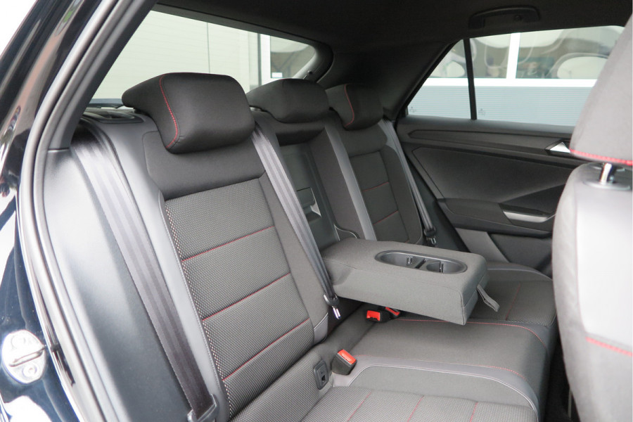 Volkswagen T-Roc 1.5 TSI 150pk DSG Sport Business R-Line ,Led,Trekhaak ,Navi, Achteruitrijcamera, Virtual cockpit, DAB+ , PDC, LMV19" ,Electr. achterklep, Carplay etc.