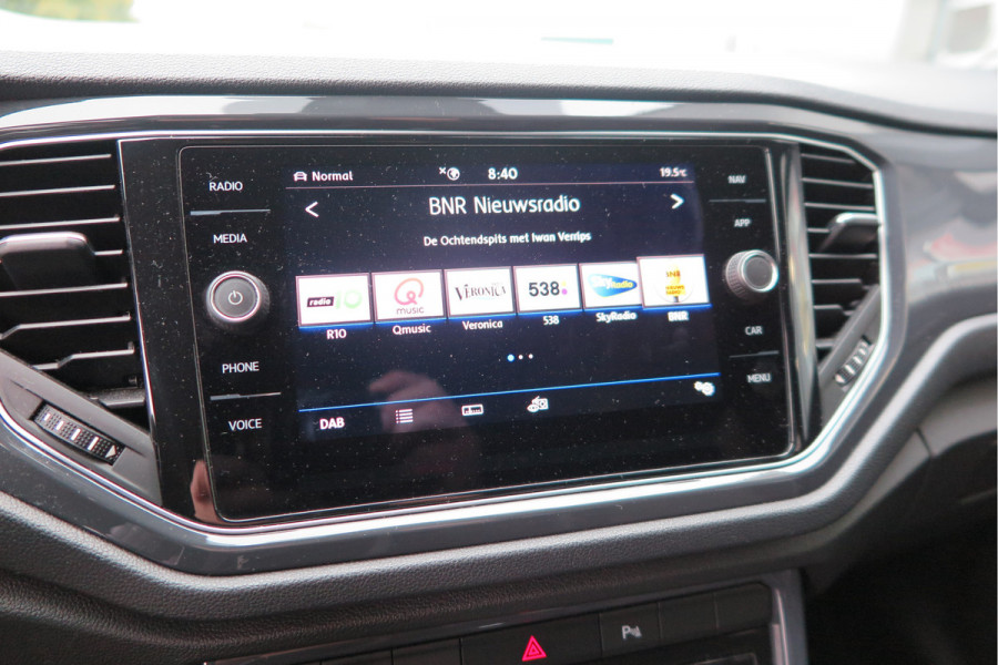 Volkswagen T-Roc 1.5 TSI 150pk DSG Sport Business R-Line ,Led,Trekhaak ,Navi, Achteruitrijcamera, Virtual cockpit, DAB+ , PDC, LMV19" ,Electr. achterklep, Carplay etc.