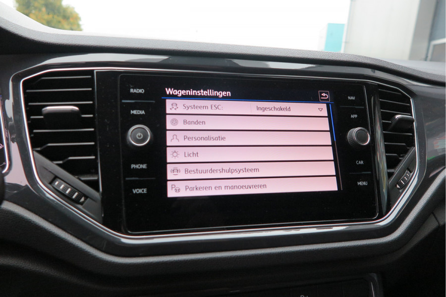 Volkswagen T-Roc 1.5 TSI 150pk DSG Sport Business R-Line ,Led,Trekhaak ,Navi, Achteruitrijcamera, Virtual cockpit, DAB+ , PDC, LMV19" ,Electr. achterklep, Carplay etc.