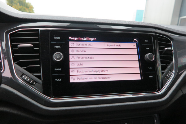 Volkswagen T-Roc 1.5 TSI 150pk DSG Sport Business R-Line ,Led,Trekhaak ,Navi, Achteruitrijcamera, Virtual cockpit, DAB+ , PDC, LMV19" ,Electr. achterklep, Carplay etc.