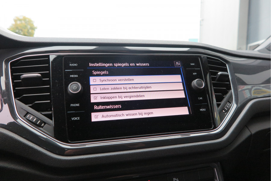 Volkswagen T-Roc 1.5 TSI 150pk DSG Sport Business R-Line ,Led,Trekhaak ,Navi, Achteruitrijcamera, Virtual cockpit, DAB+ , PDC, LMV19" ,Electr. achterklep, Carplay etc.