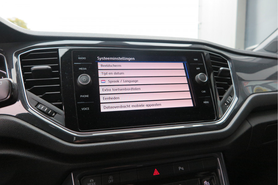 Volkswagen T-Roc 1.5 TSI 150pk DSG Sport Business R-Line ,Led,Trekhaak ,Navi, Achteruitrijcamera, Virtual cockpit, DAB+ , PDC, LMV19" ,Electr. achterklep, Carplay etc.
