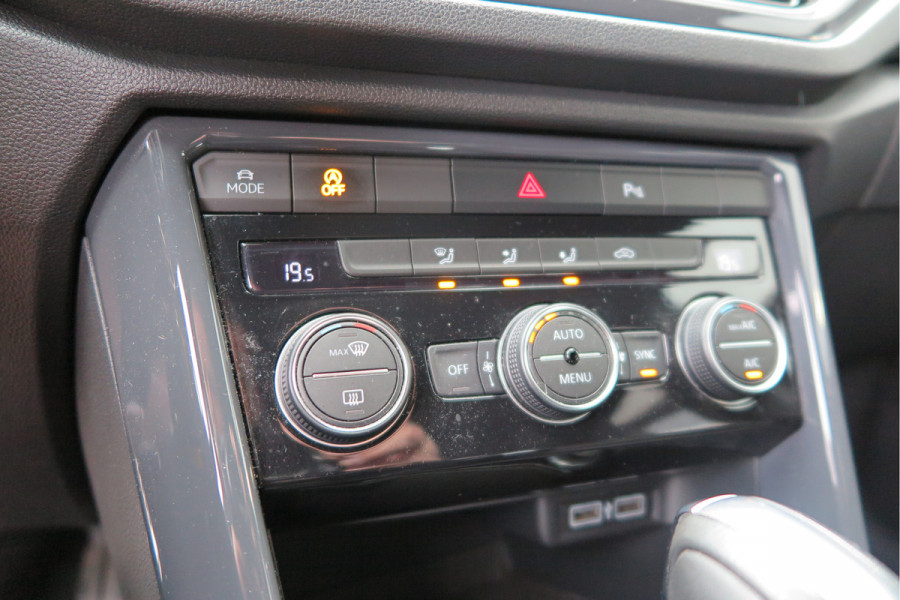 Volkswagen T-Roc 1.5 TSI 150pk DSG Sport Business R-Line ,Led,Trekhaak ,Navi, Achteruitrijcamera, Virtual cockpit, DAB+ , PDC, LMV19" ,Electr. achterklep, Carplay etc.