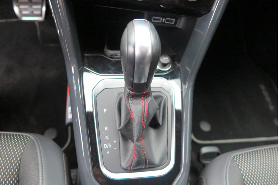 Volkswagen T-Roc 1.5 TSI 150pk DSG Sport Business R-Line ,Led,Trekhaak ,Navi, Achteruitrijcamera, Virtual cockpit, DAB+ , PDC, LMV19" ,Electr. achterklep, Carplay etc.