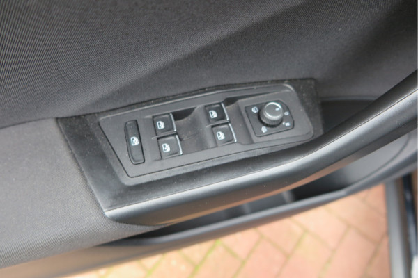 Volkswagen T-Roc 1.5 TSI 150pk DSG Sport Business R-Line ,Led,Trekhaak ,Navi, Achteruitrijcamera, Virtual cockpit, DAB+ , PDC, LMV19" ,Electr. achterklep, Carplay etc.