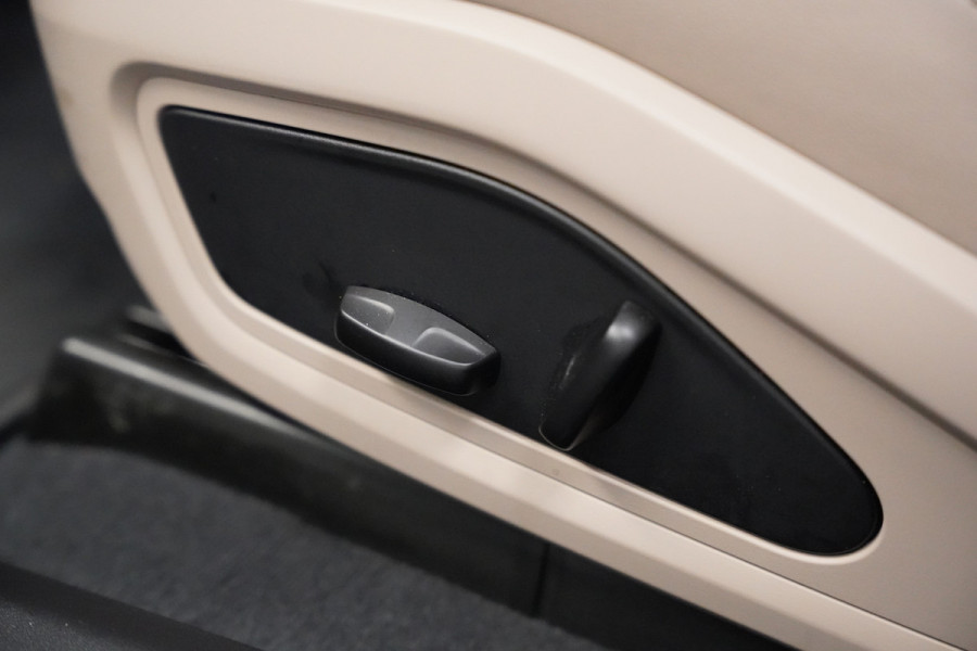 Porsche Taycan Performance 84 kWh ACC Panoramadak Leder Memory Seats