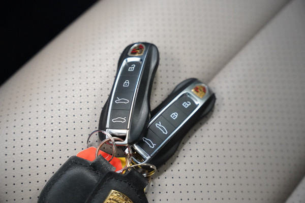 Porsche Taycan Performance 84 kWh ACC Panoramadak Leder Memory Seats