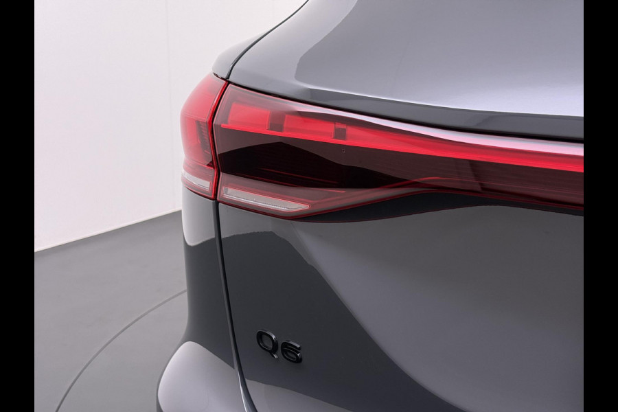 Audi Q6 e-tron Launch edition 83 kWh ELEK. TREKHAAK | STOEL VERWARMING VOOR EN ACHTER | KEYLESS | 360 CAMERA | STUURVERWARMING | FABRIEKS GARANTIE TM 01-08-2027 |
