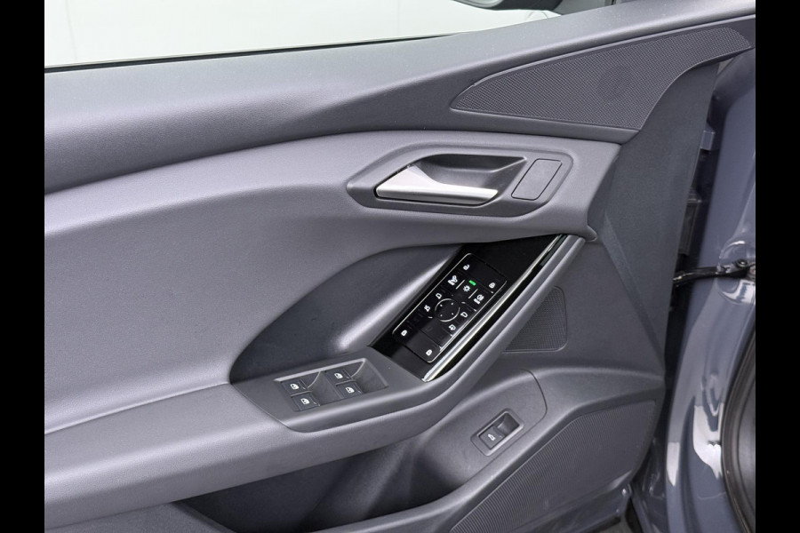 Audi Q6 e-tron Launch edition 83 kWh ELEK. TREKHAAK | STOEL VERWARMING VOOR EN ACHTER | KEYLESS | 360 CAMERA | STUURVERWARMING | FABRIEKS GARANTIE TM 01-08-2027 |