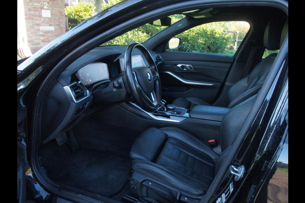 BMW 3 Serie Touring 318i Business Edition Plus | Trekhaak | Camera  | LED-Laser | Sfeerverlichting | Apple Carplay | NL-Auto |