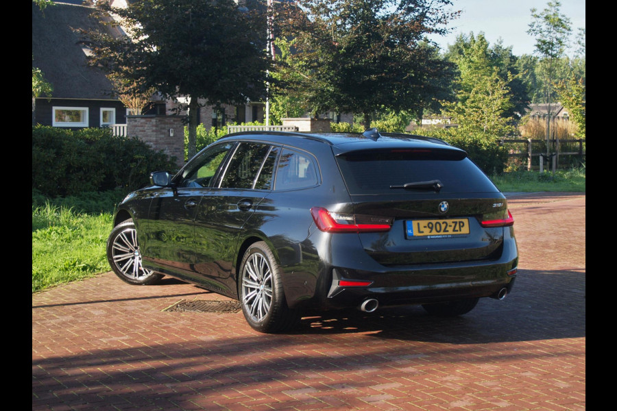 BMW 3 Serie Touring 318i Business Edition Plus | Trekhaak | Camera  | LED-Laser | Sfeerverlichting | Apple Carplay | NL-Auto |