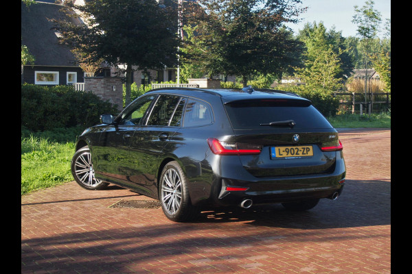 BMW 3 Serie Touring 318i Business Edition Plus | Trekhaak | Camera  | LED-Laser | Sfeerverlichting | Apple Carplay | NL-Auto |
